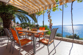 Отель Holiday home in Okrug Gornji 6160  Трогир